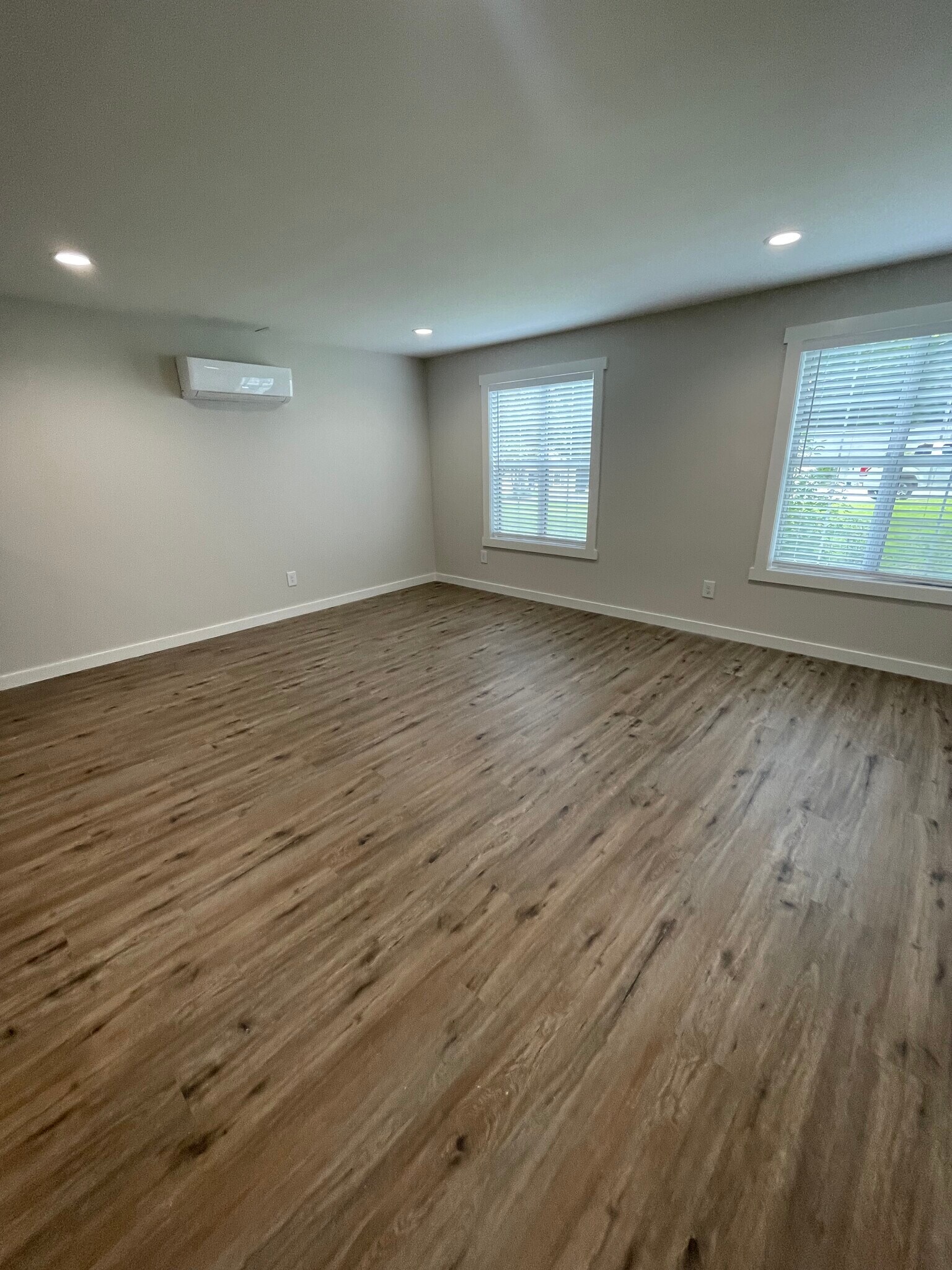 Building Photo - 533 Bluff Ct