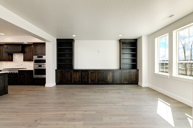 Building Photo - 3 Bedroom 2.5 Bathroom Townhouse in Harris Ranch.