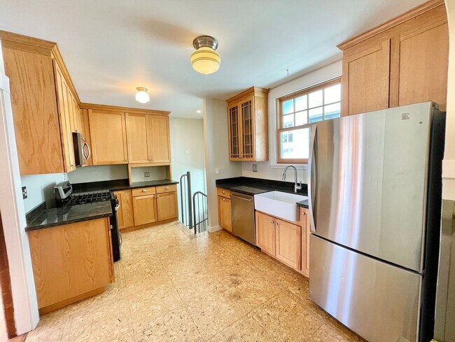 Building Photo - Westwood Park - Stunning 3BR+ / 2 BA Home w/Fabulous Back Yard! - PROGRESSIVE