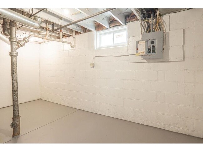 Building Photo - 3507 N Logan Ave