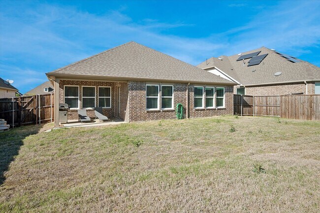 Building Photo - Immaculate 3 Bed, 2 Bath