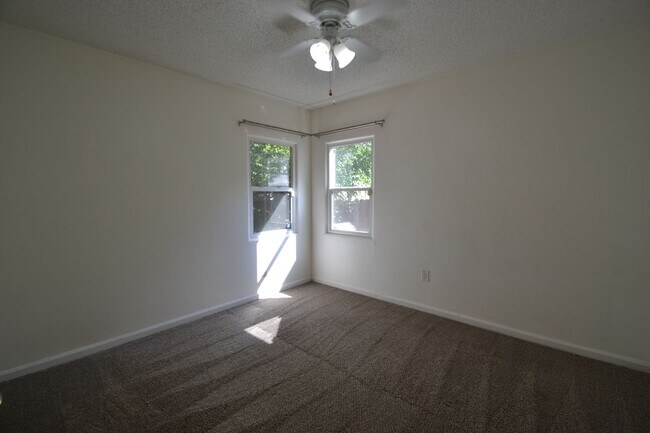 Building Photo - 322 Park Ln