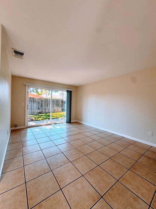 Building Photo - 10453 Sierra Crst Dr