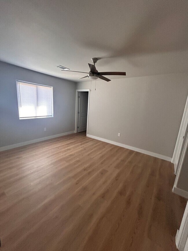 Building Photo - Spacious and remodeled country home close to town.