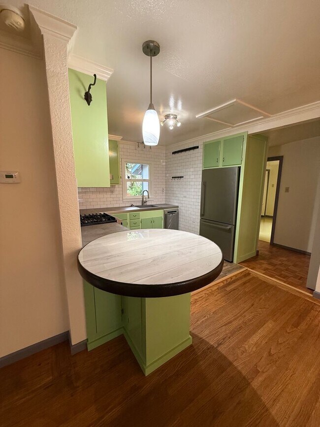 Building Photo - 3 Bedroom/ 2 bathroom Home in Cotati