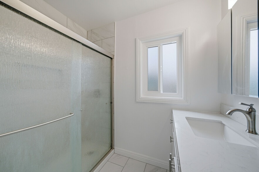 Building Photo - 16306 S Denver Ave