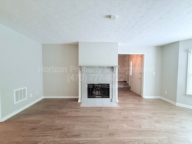 Building Photo - 3512 Nutmeg Dr