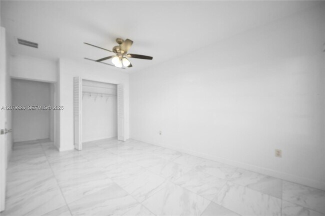 Building Photo - 411 SW 34th Ave