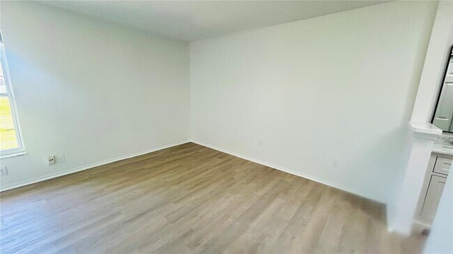 Building Photo - 12121 Augusta Woods Cir