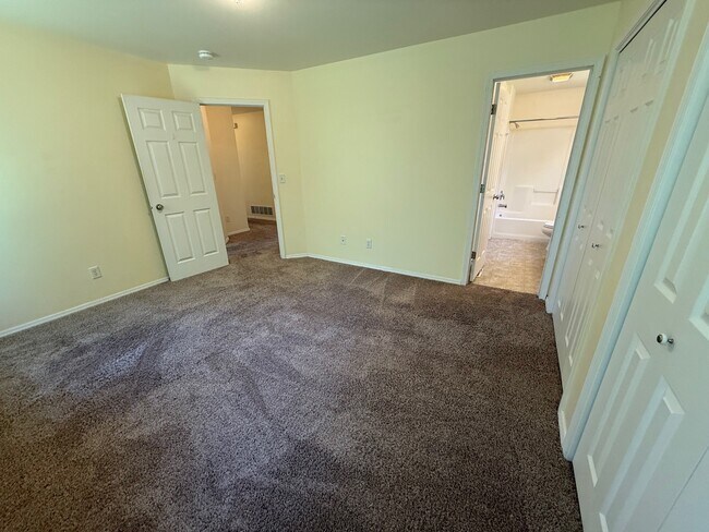 Building Photo - 3207 John Deere St
