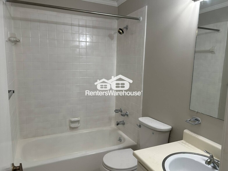 Building Photo - 313 Heath Dr
