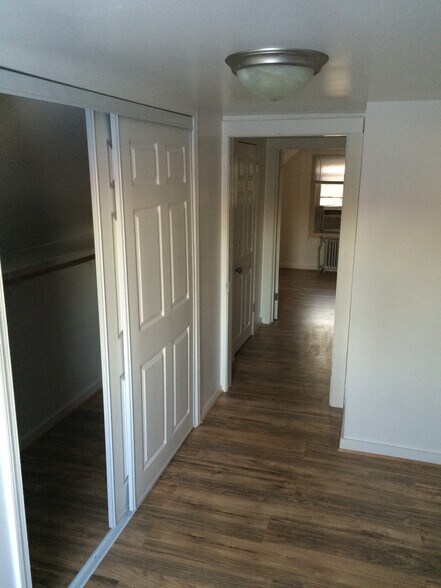 Building Photo - 401 E Ryan Rd