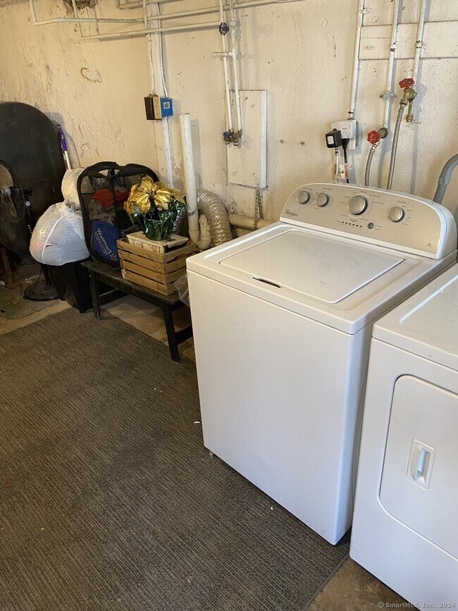 Building Photo - 21 S Division St