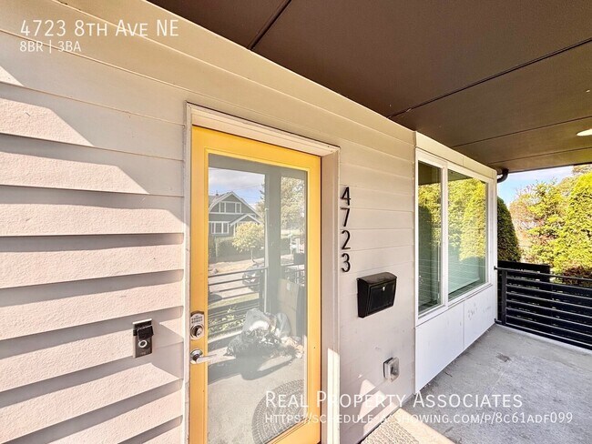 Building Photo - 4723 8th Ave NE