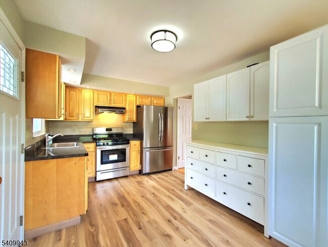 Building Photo - 708A Farrand St