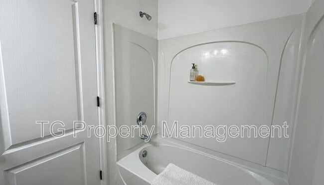 Building Photo - 10672 Academy Park Dr