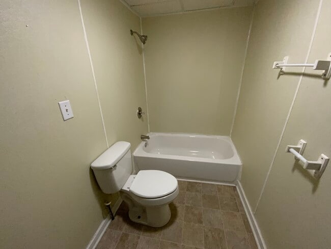 Building Photo - 12 S Beard St