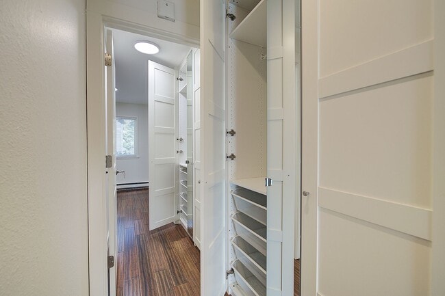 Building Photo - 2bd/1ba Kirkland Condo