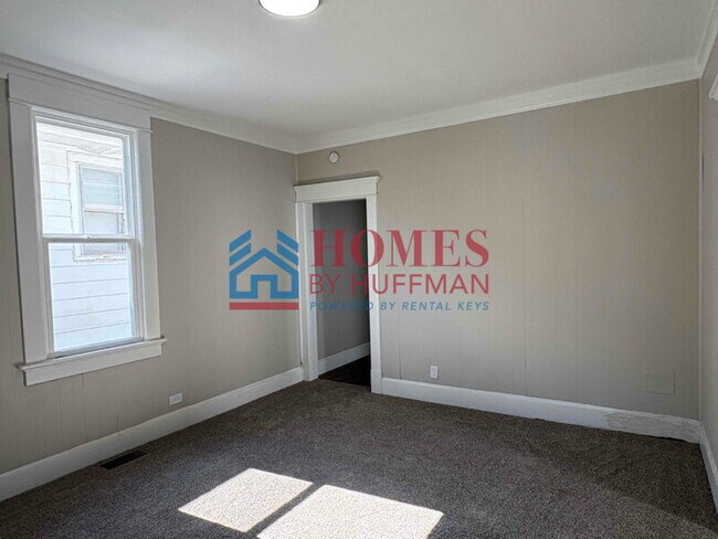 Building Photo - Two Bedroom House | Move In Ready