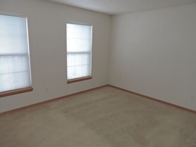 Building Photo - $1,295 | 2 Bedroom, 2 Bathroom Condo | Pet...