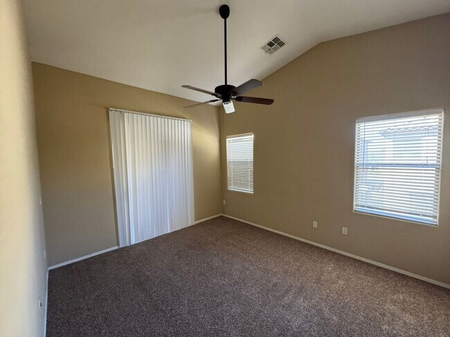 Building Photo - 467 E Calle De Ocaso