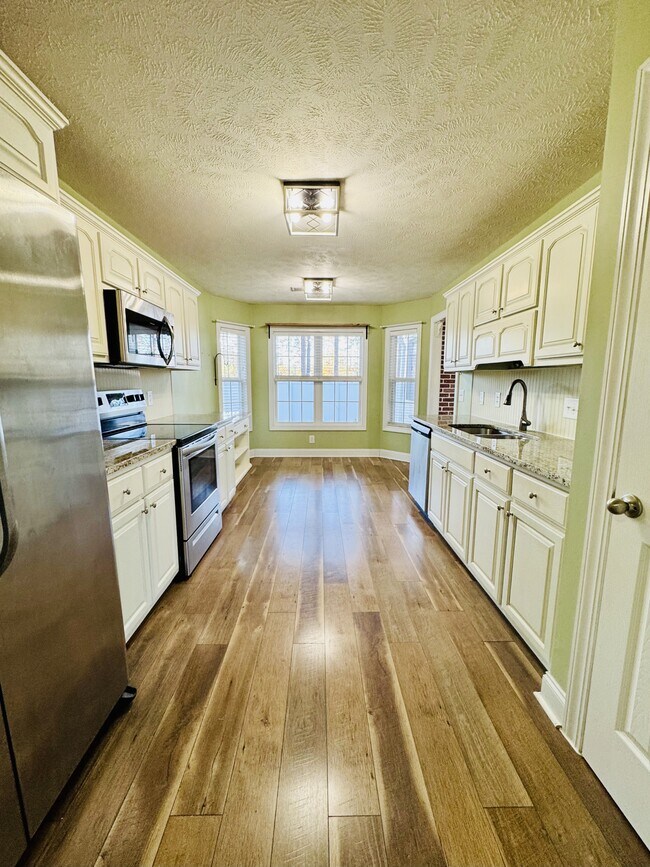 Building Photo - 932 Eaglet Cir