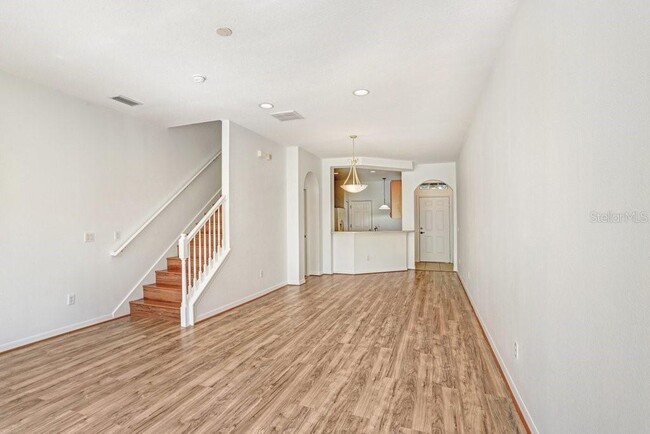 Building Photo - 2050 Park Crescent Dr