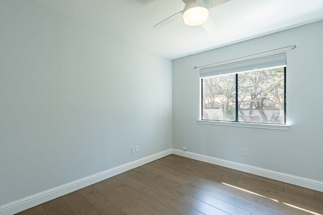 Building Photo - Beautiful 3 bedroom, 2.5 bathroom home in Gracywoods!