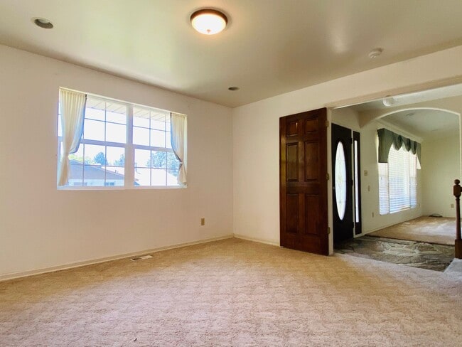 Building Photo - Beautiful Rambler at Little Cottonwood Can...