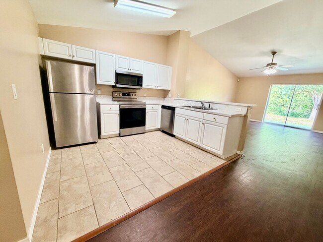 Building Photo - Charming 3BR/2BA Lehigh Acres Duplex with 1-Car Garage | Lawn Care & Salt Service Included