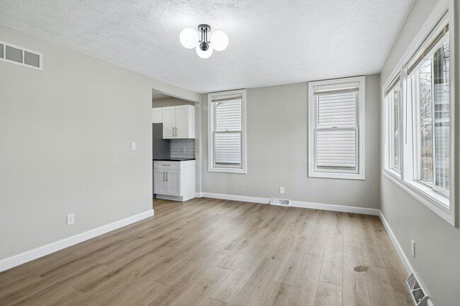 Building Photo - 3111 S 40th St