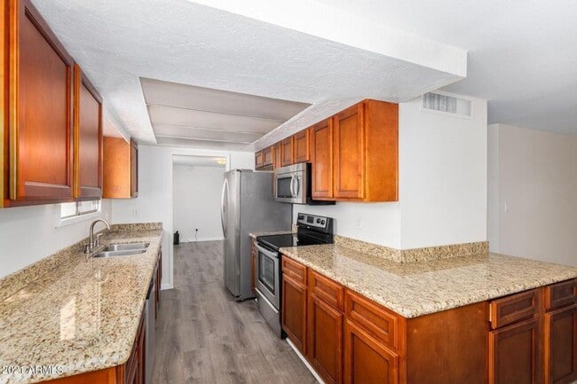 Building Photo - Great home in best ASU student neighborhood around campus