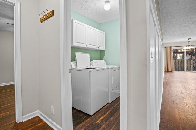 Building Photo - 131 Crestwood Ln