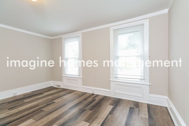 Building Photo - Lovely 3 Bedroom Home in Mt. Washington!