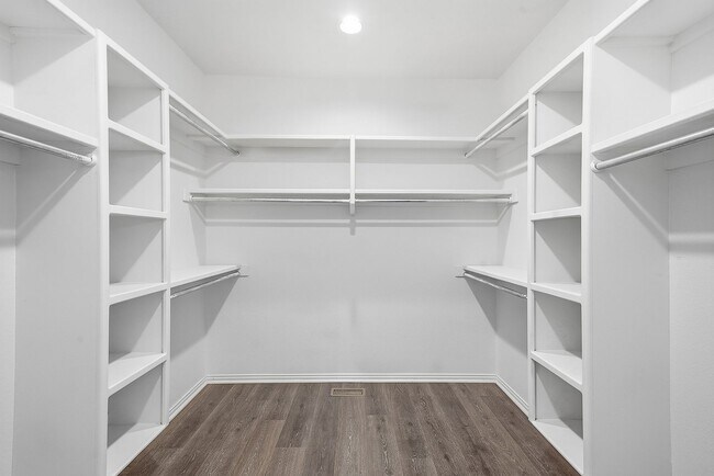Building Photo - 408 W Fairway Ct