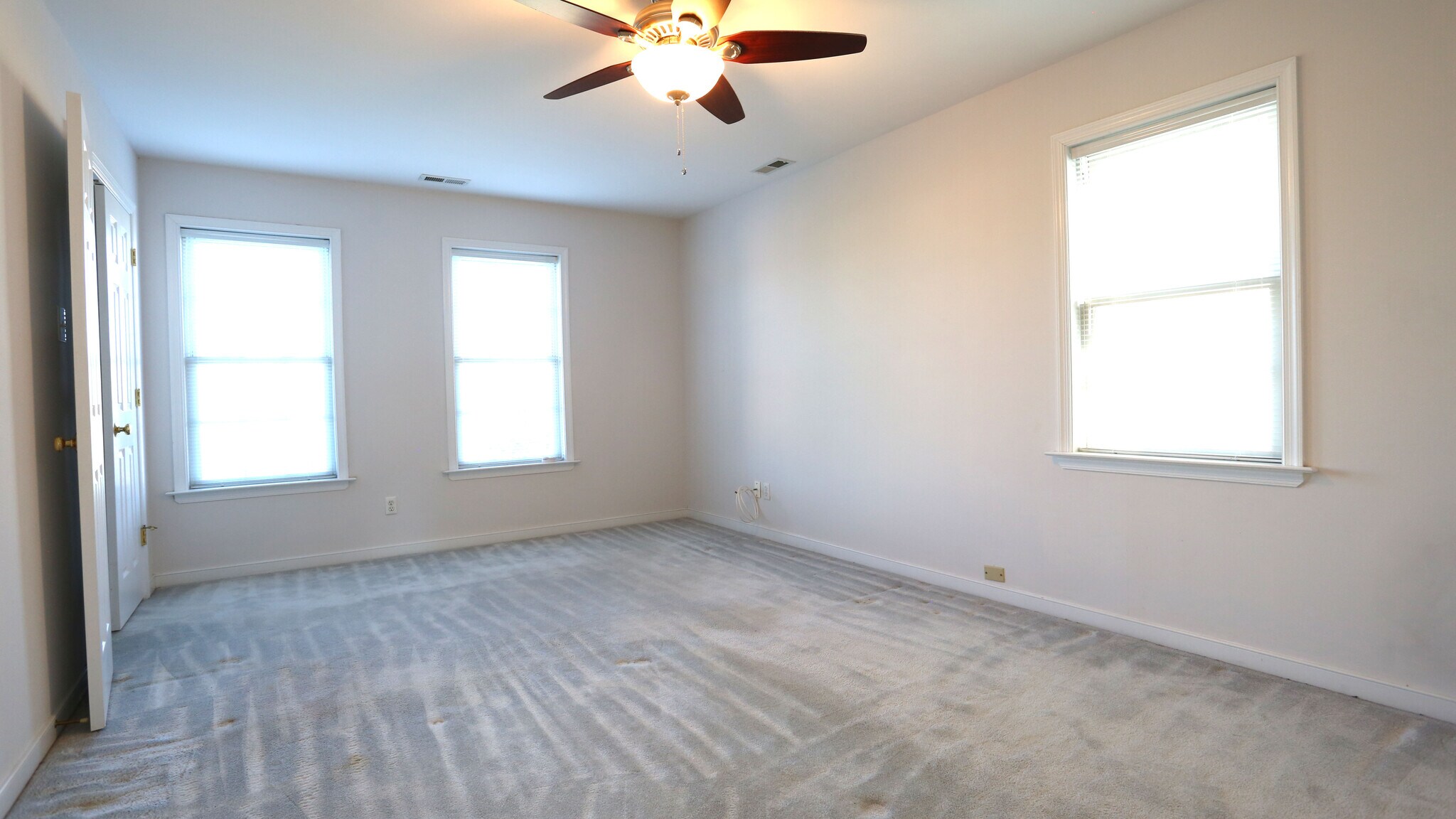 Building Photo - 406 Temple St
