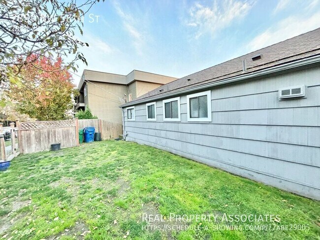 Building Photo - Incredible 2-Bedroom House in Ballard! Fen...