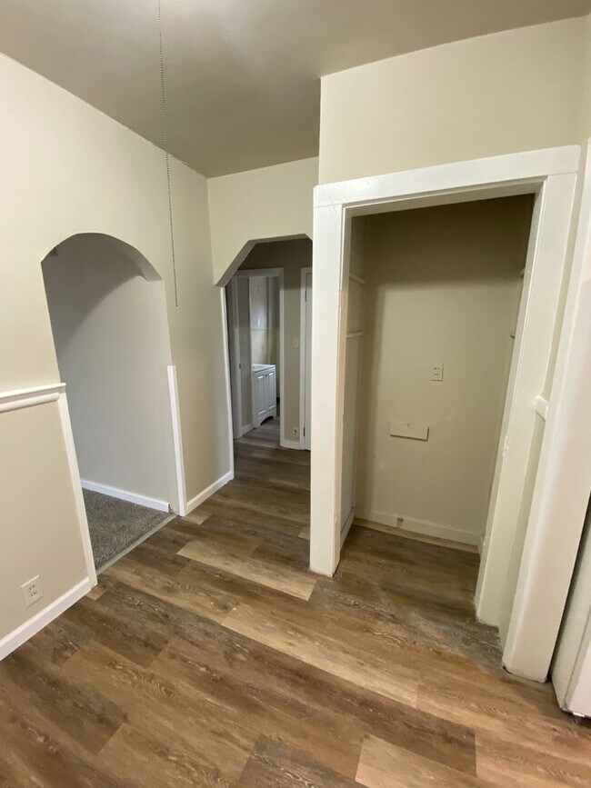 Building Photo - Cozy 2 Bedroom 1 Bath