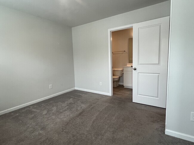 Building Photo - 2527 Laurel Valley Way