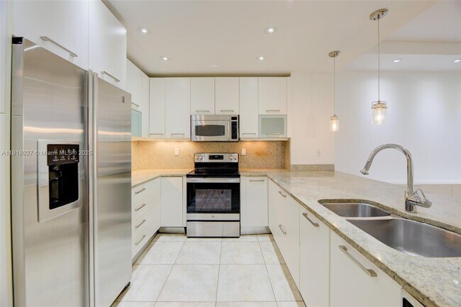 Building Photo - 151 Crandon Blvd