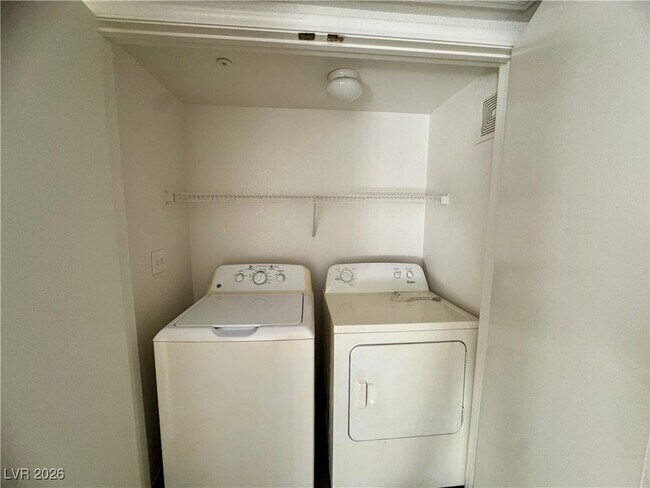 Building Photo - 555 E Silverado Ranch Blvd