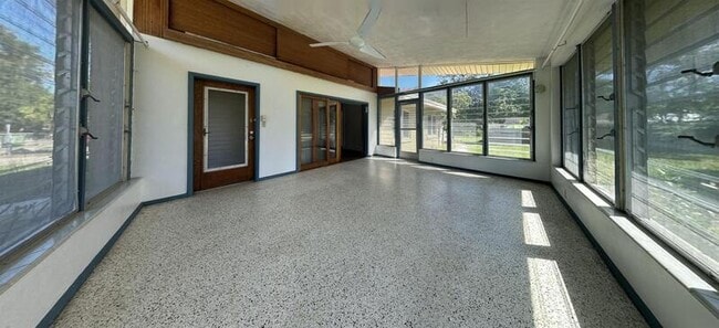 Building Photo - 1013 23rd St W