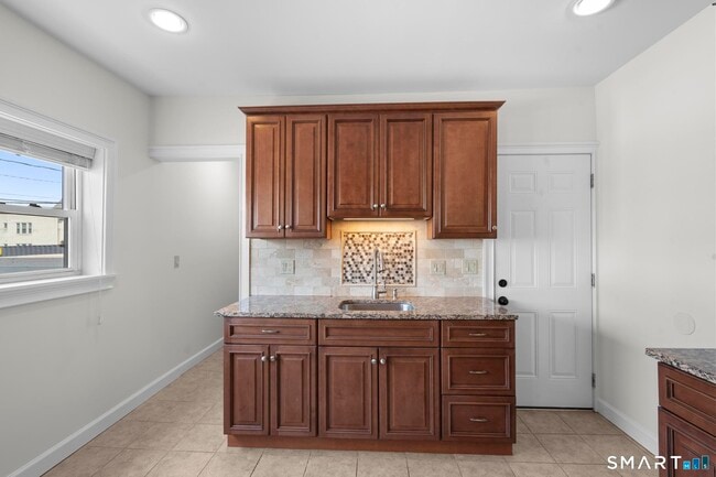 Building Photo - 712 Madison Ave