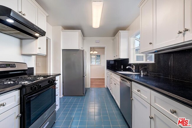 Building Photo - 406 Entrada Dr