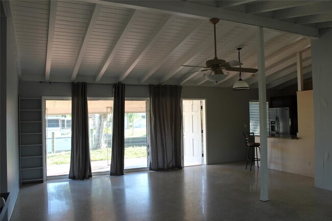 Building Photo - 1520 SW 5th St