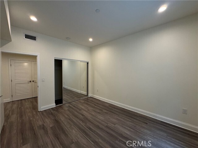 Building Photo - 14934 Burbank Blvd