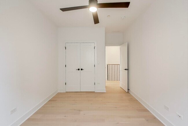 Building Photo - 1619 W Lawrence Ave