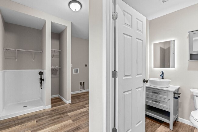 Building Photo - 214 Tall Tree Court