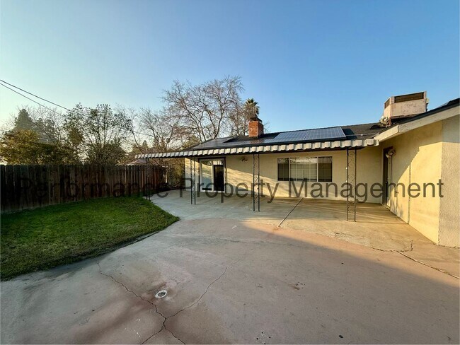 Building Photo - Beautiful 3 Bed/2 Bath NE Bakersfield Home w/ Pool, Solar & $0 Deposit Option
