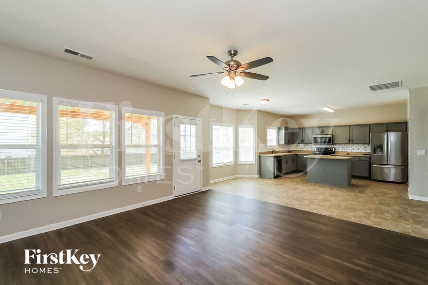 Building Photo - 64 Mercer Ln